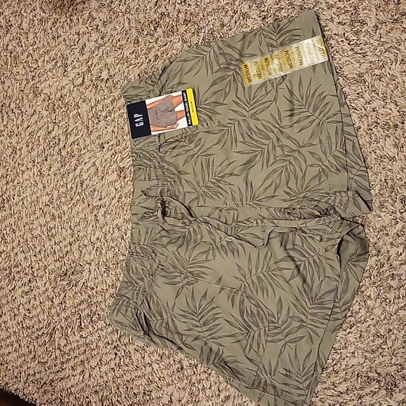 GAP Pants - Women's drawstring shorts